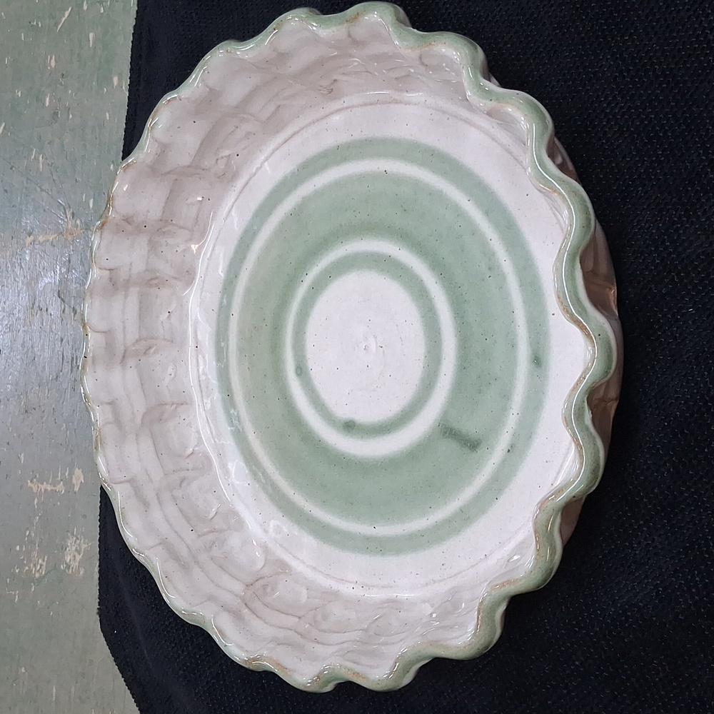 Stoneware artisan crafted ceramic pottery quiche/pie dish